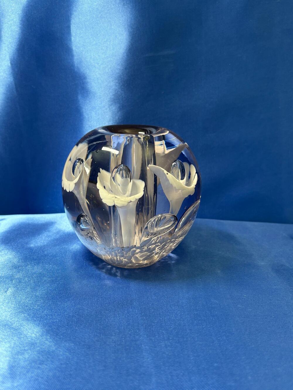 Heavy Round Light Purple and White Flower Solid Glass Paperweight Candleholder